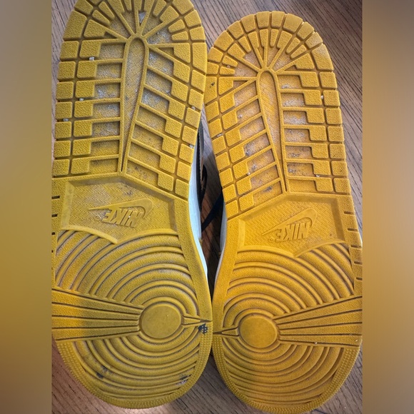 Nike Air Jordan 1 Retro High OG Yellow Ochre - Picture 3 of 11